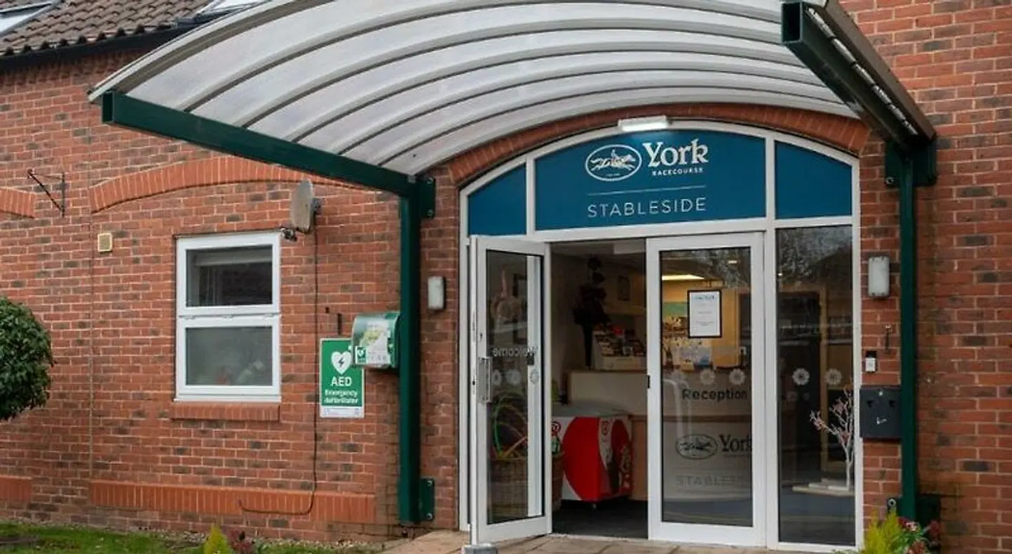 Stableside @ York Racecourse EXTERIOR