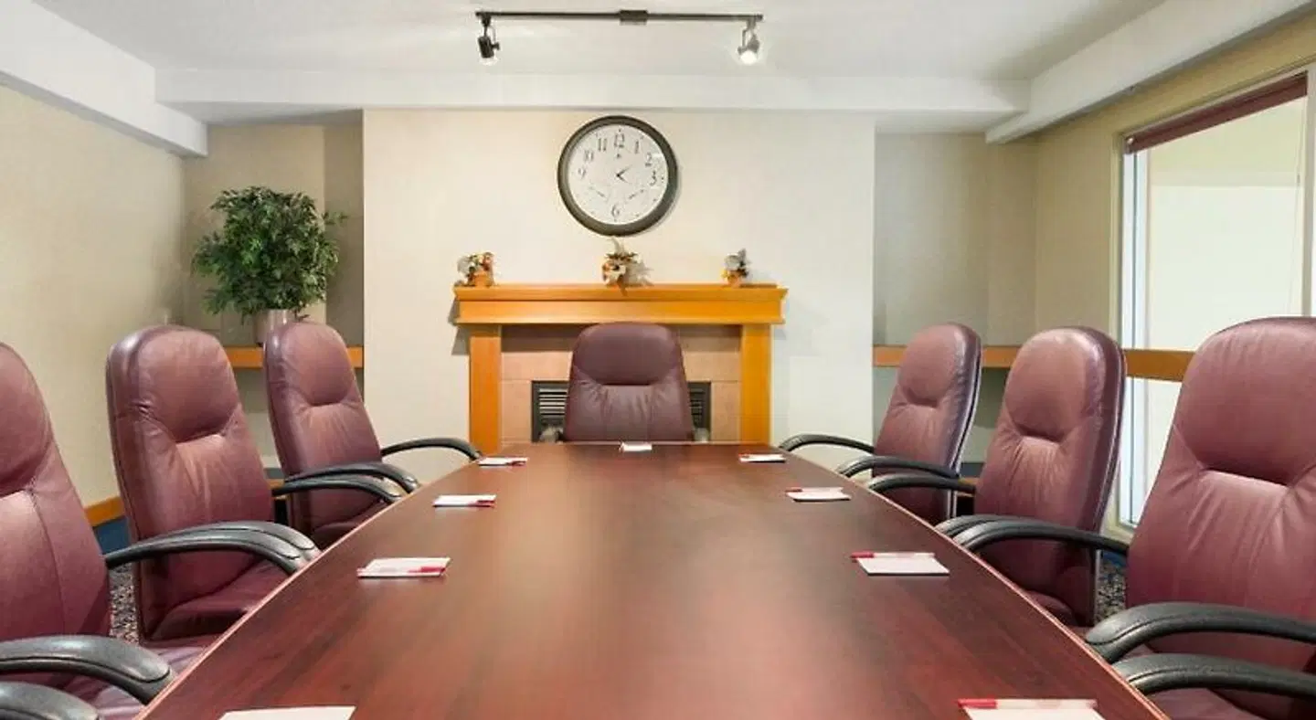 Ramada Inn & Suites Canmore LOUNGE_LOBBY