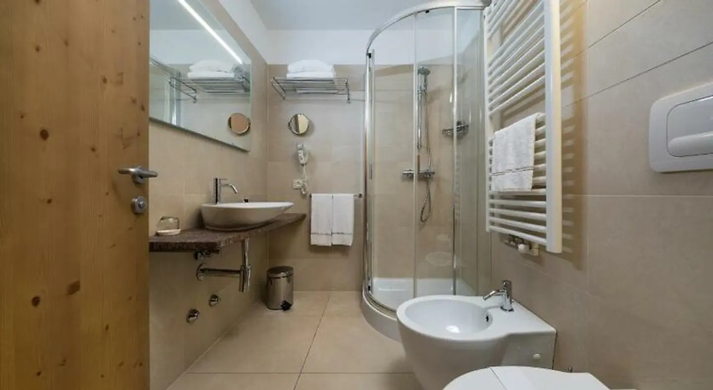 Hotel Crozzon Badezimmer