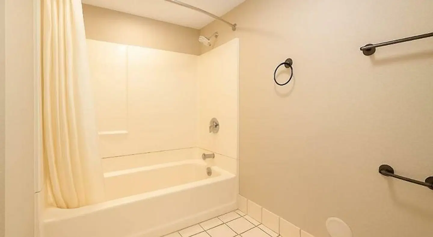 Motel 6 Anaheim, CA - Maingate Badezimmer
