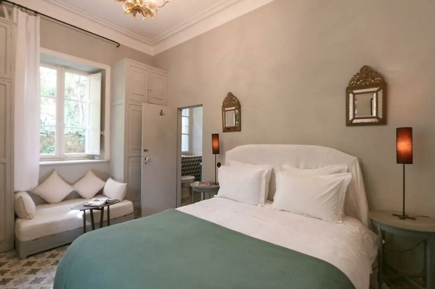 Mimi Calpe ROOM_EXAMPLE