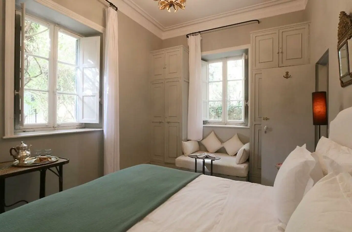 Mimi Calpe ROOM_EXAMPLE