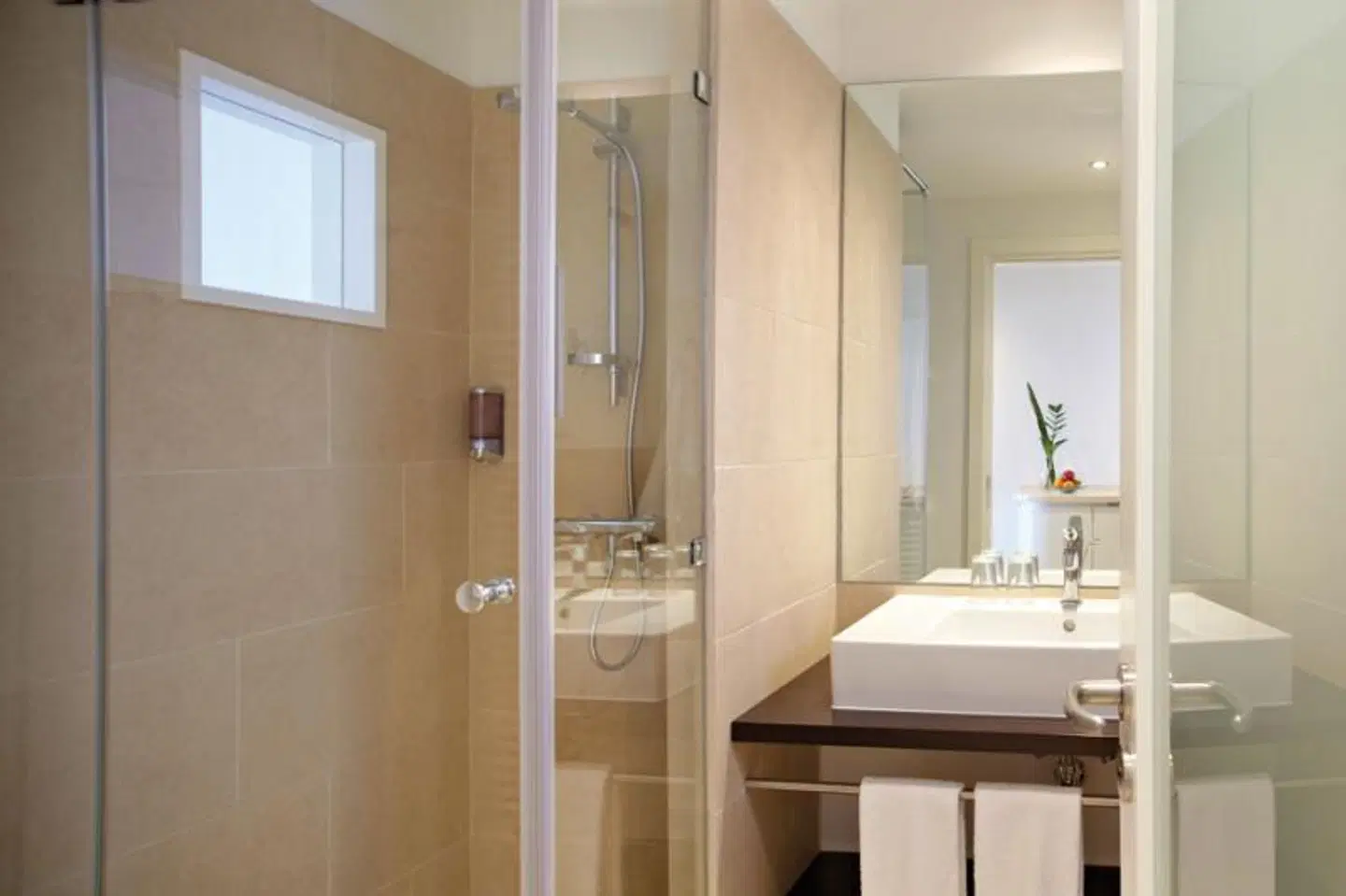 OCEANO Hotel Health Spa Badezimmer