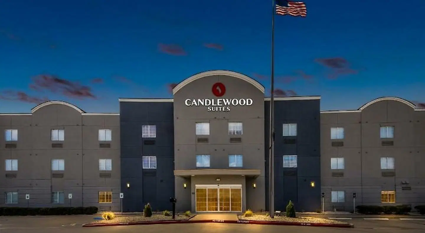 Candlewood Victoria EXTERIOR