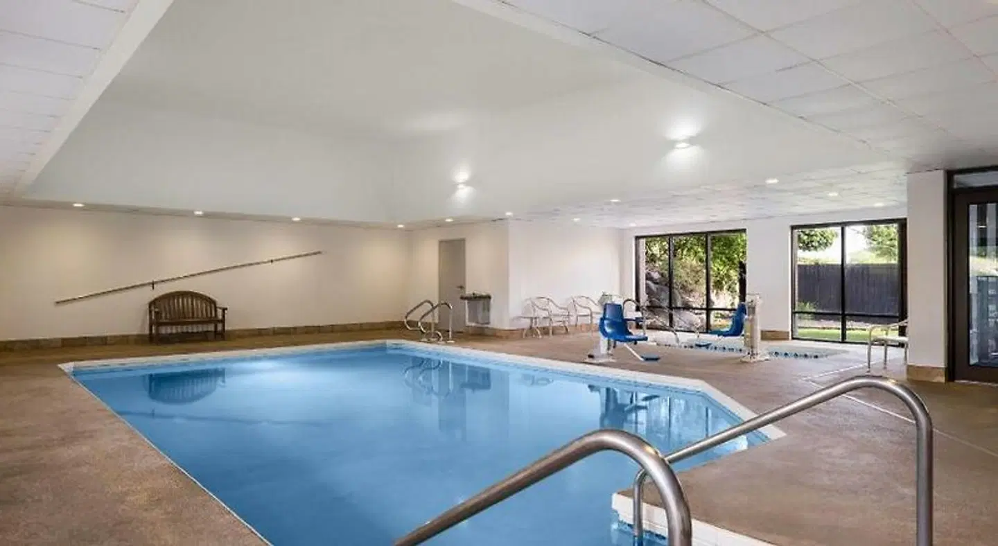 AmericInn by Wyndham Madison West Hallenbad