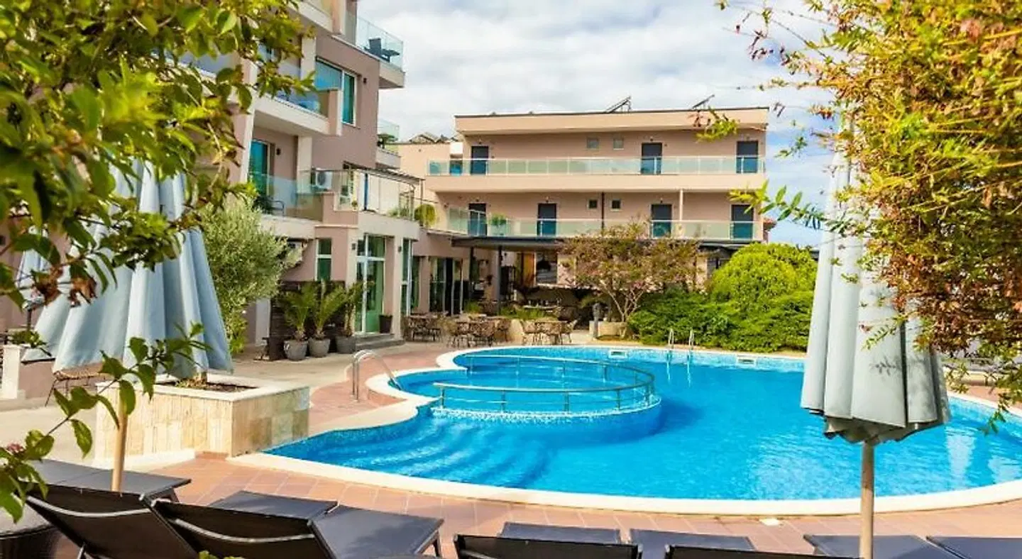 Selena Beach Hotel OUTDOOR_POOL