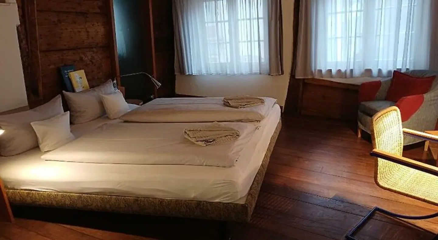 Schiefes Haus ROOM_EXAMPLE