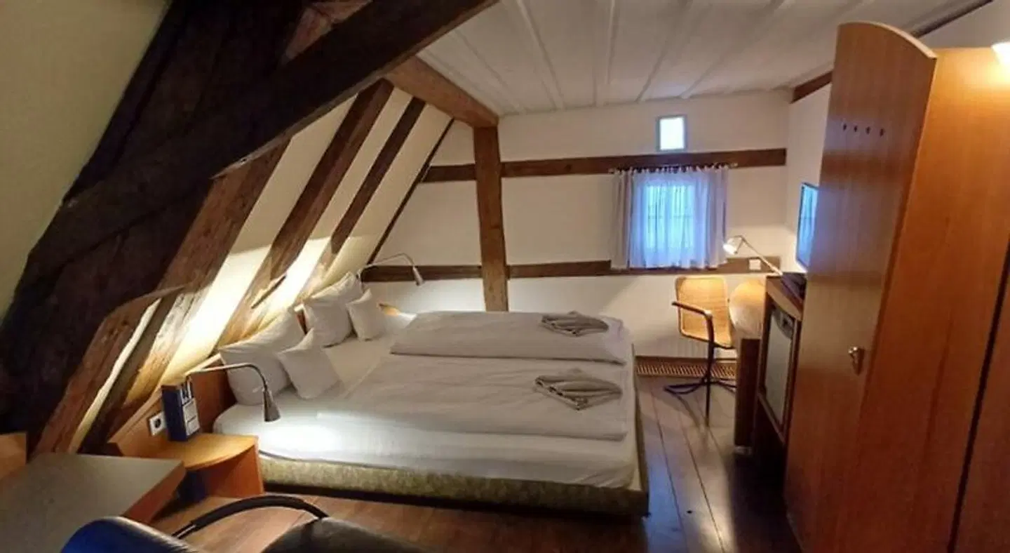 Schiefes Haus ROOM_EXAMPLE