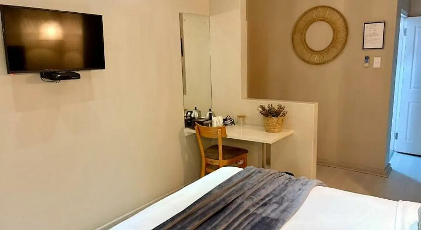 The Suburban Guest House ROOM_EXAMPLE