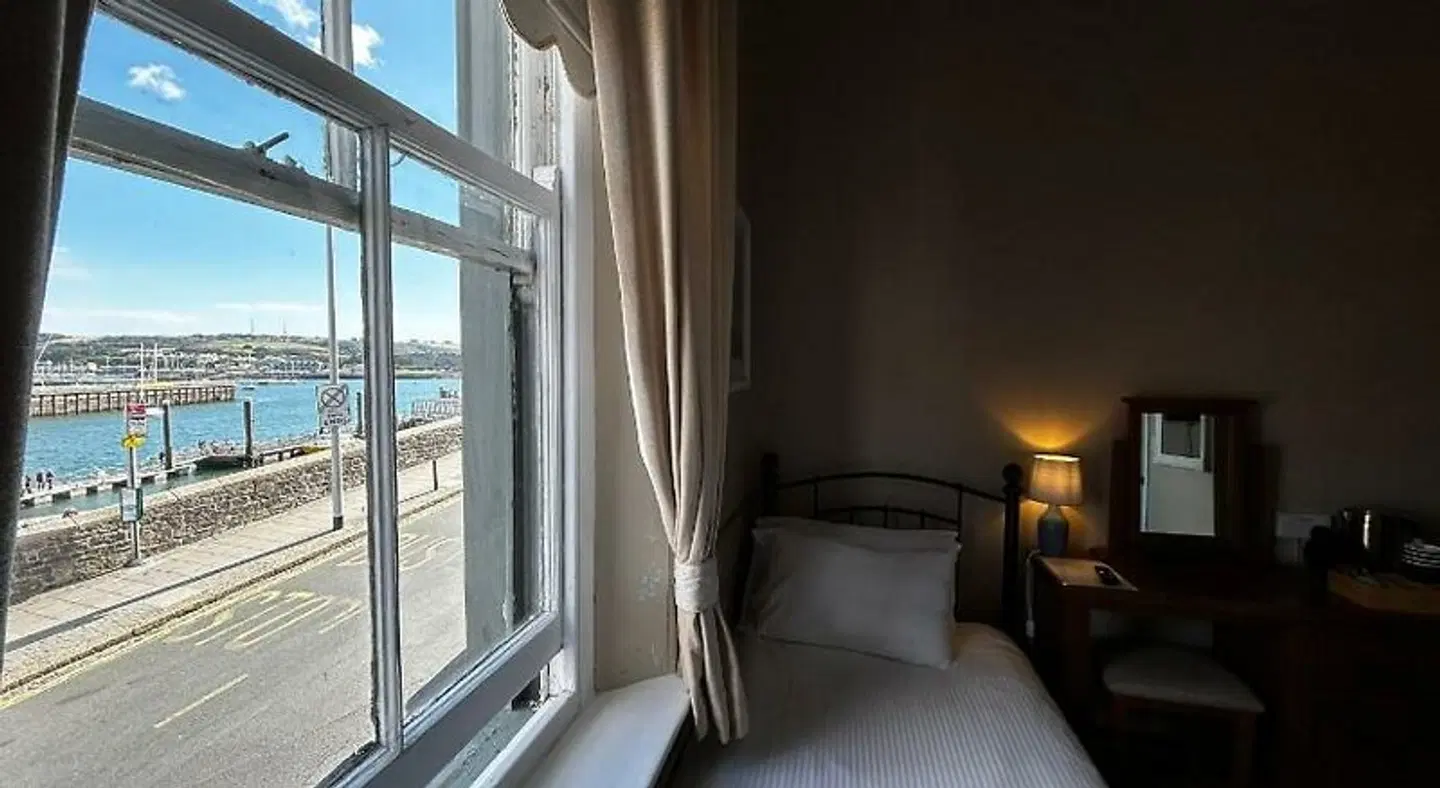 Admiral MacBride ROOM_EXAMPLE