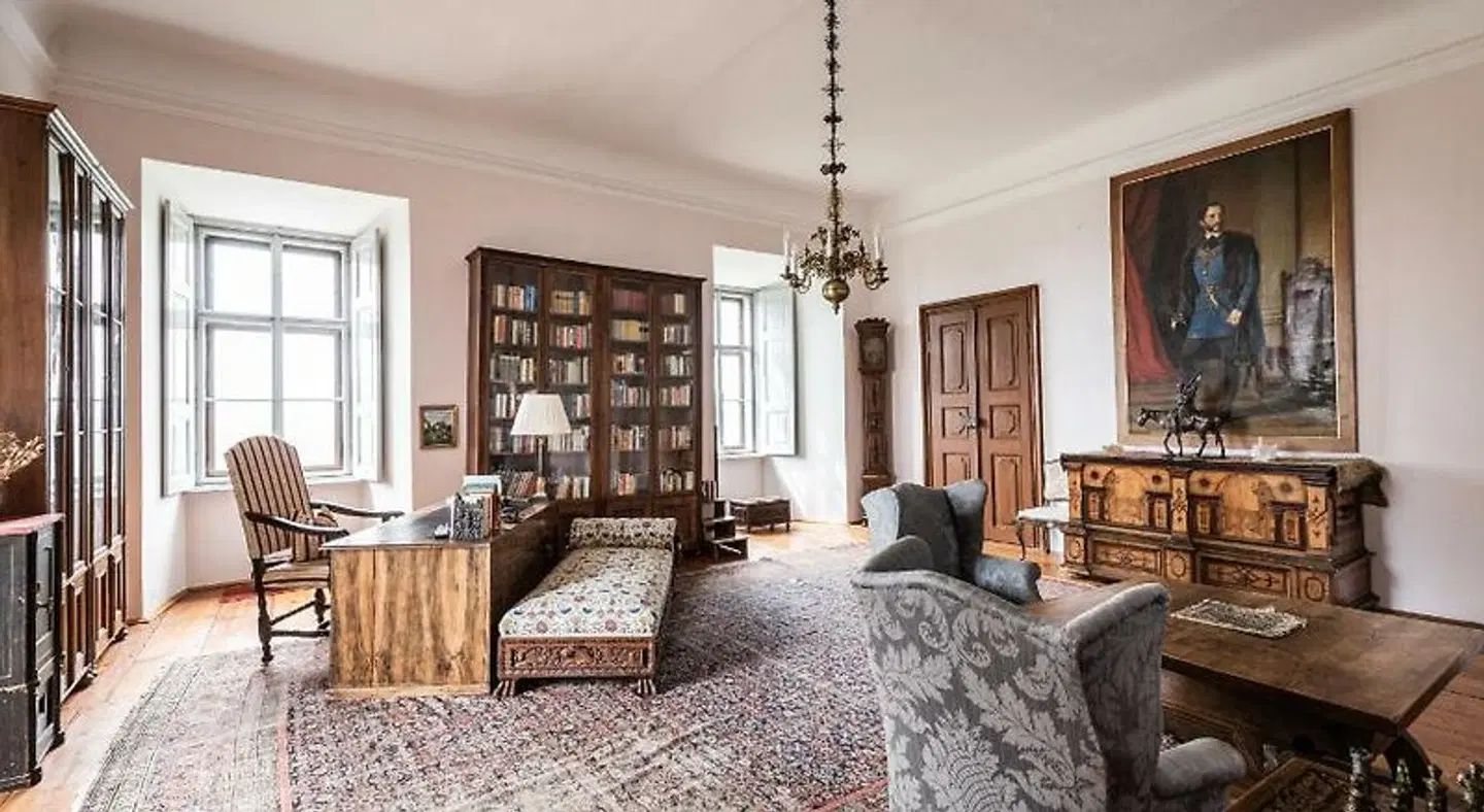 Burg Bernstein LOUNGE_LOBBY