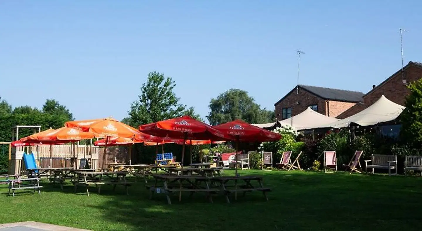 Tollemache Arms Terrasse