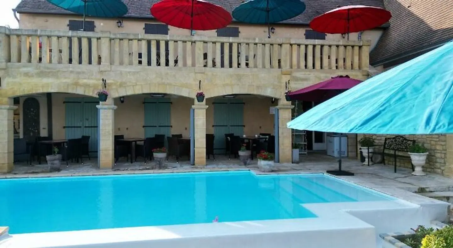 Domaine Lacoste OUTDOOR_POOL