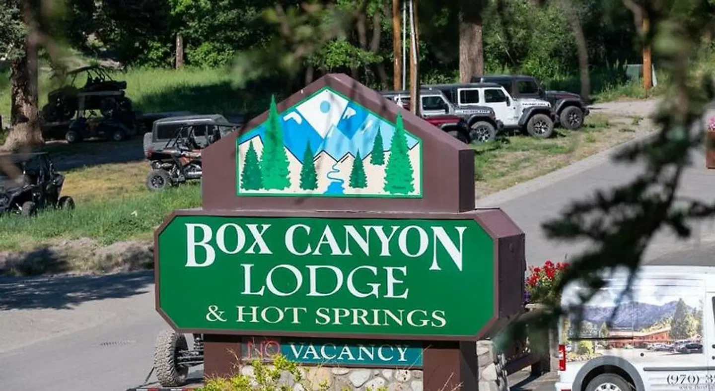 Box Canyon Lodge and Hot Springs EXTERIOR