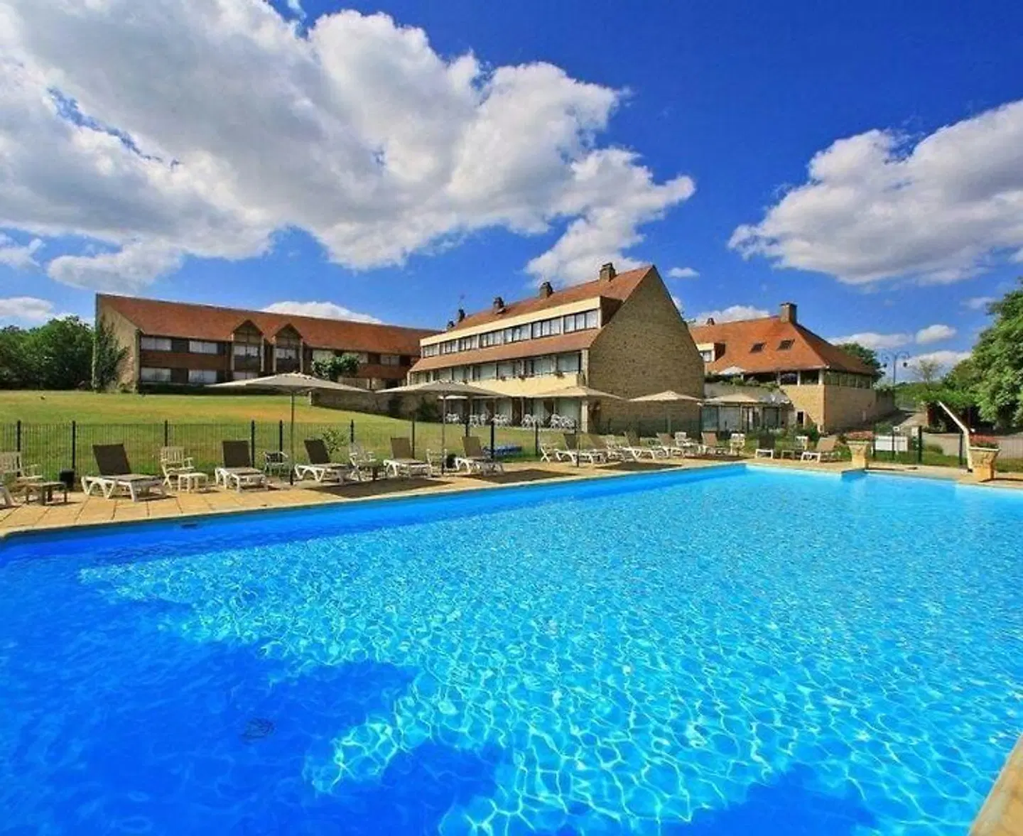Hôtel Du Château OUTDOOR_POOL
