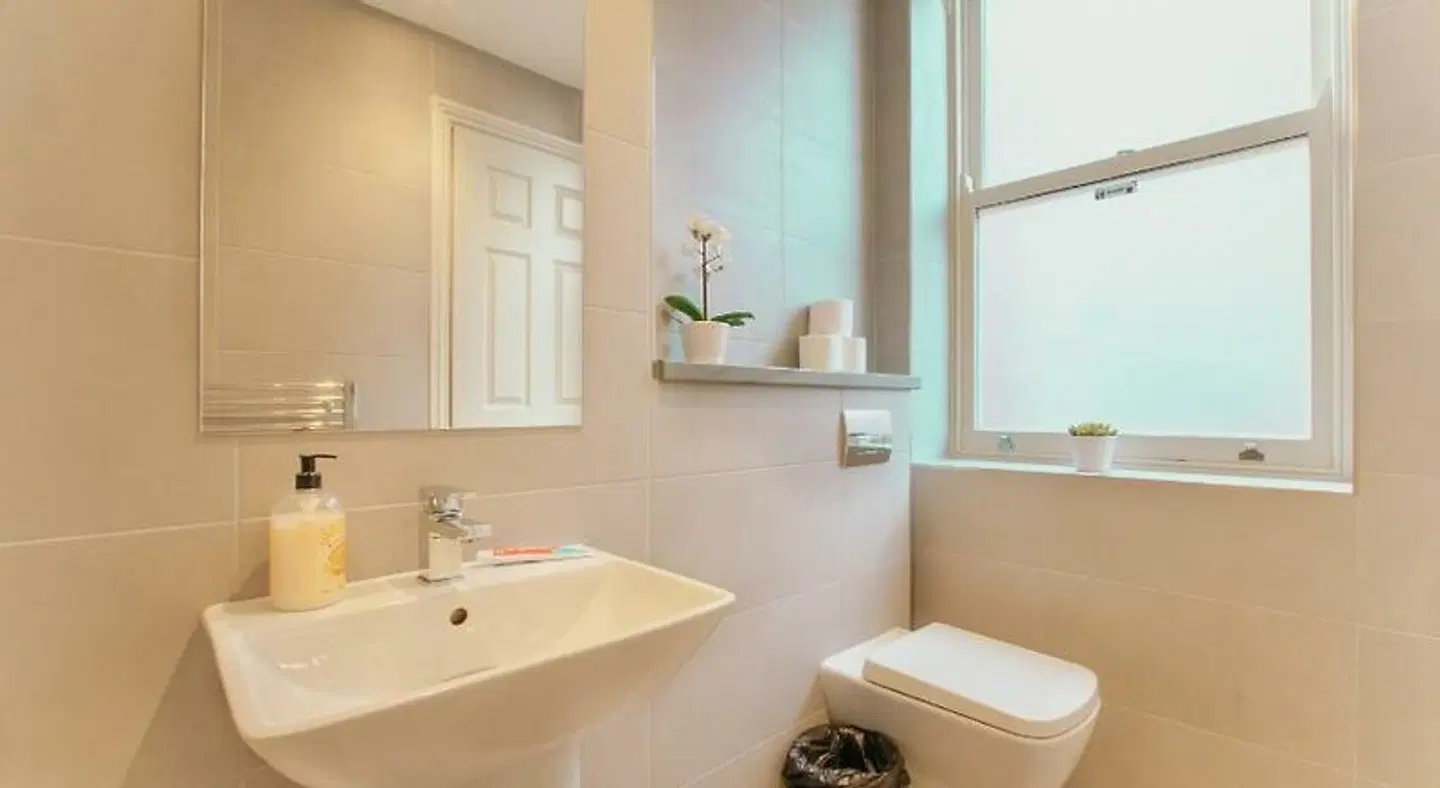 Spacesavers Badezimmer