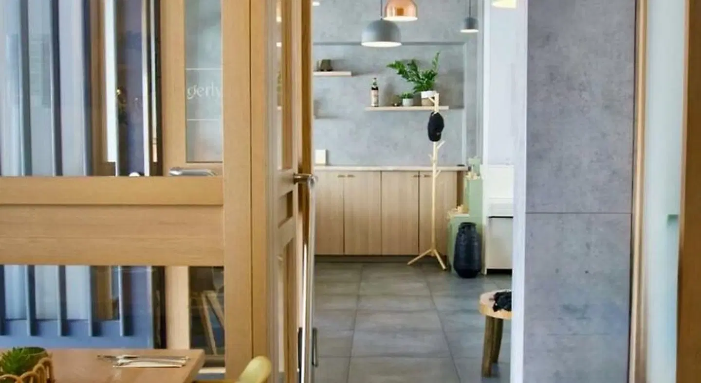 Stilvoll - Café · Bistro · Hotel ROOM_EXAMPLE