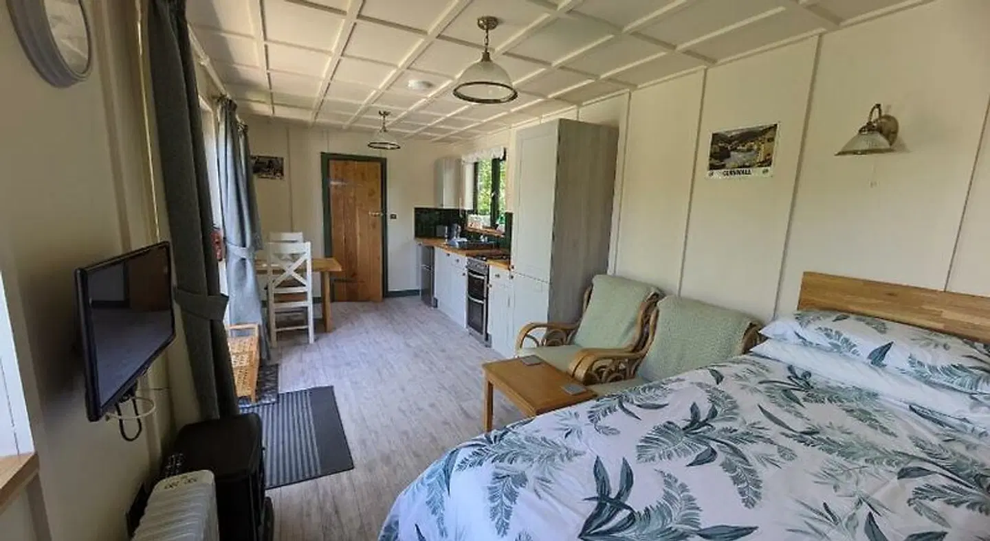 Lynstone Lakes ROOM_EXAMPLE