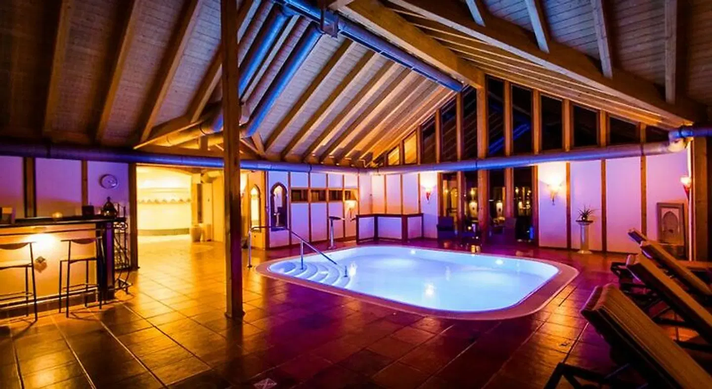 Schlosshotel Weyberhöfe Hallenbad