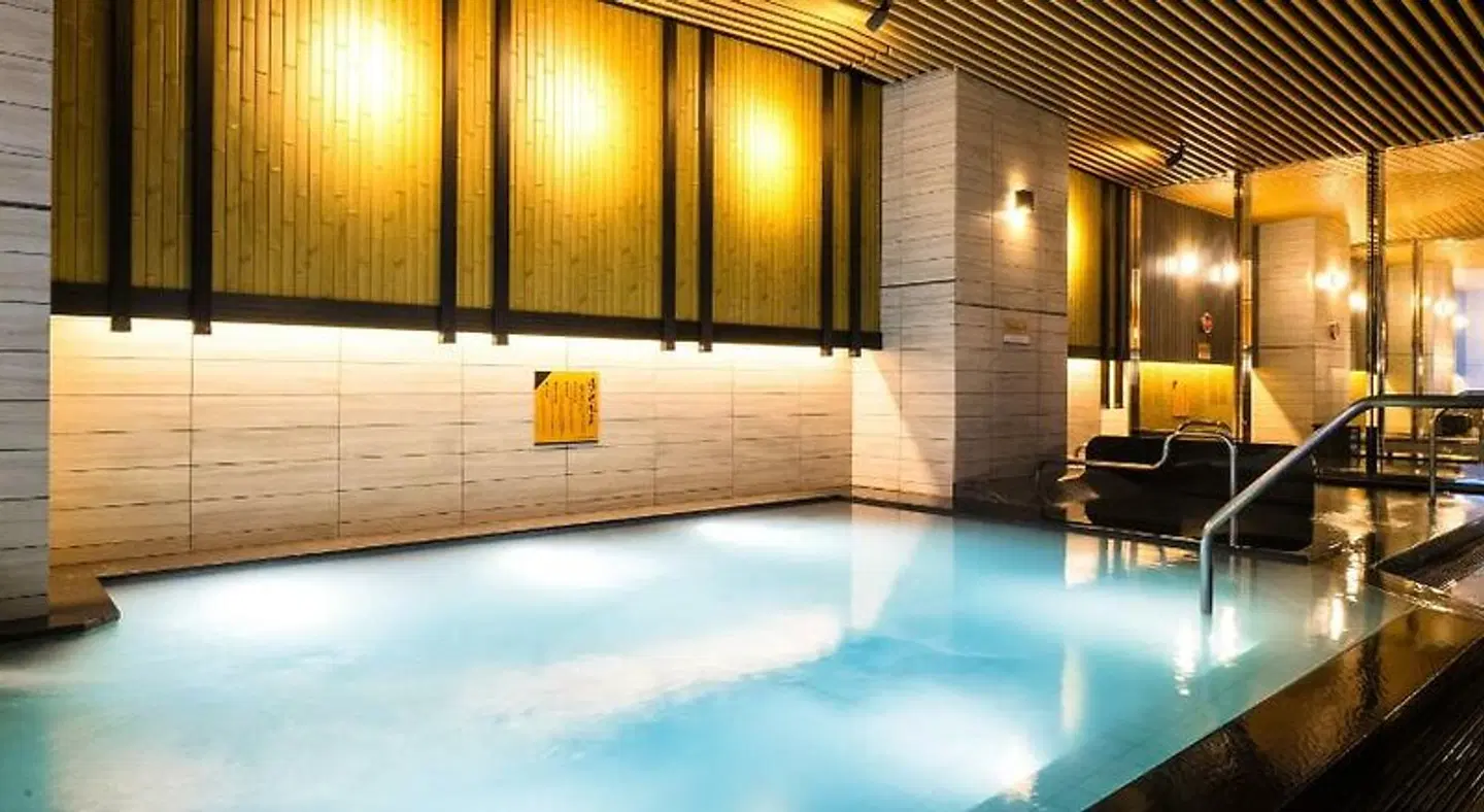APA Hotel & Resort Osaka Namba Ekimae Tower Hallenbad