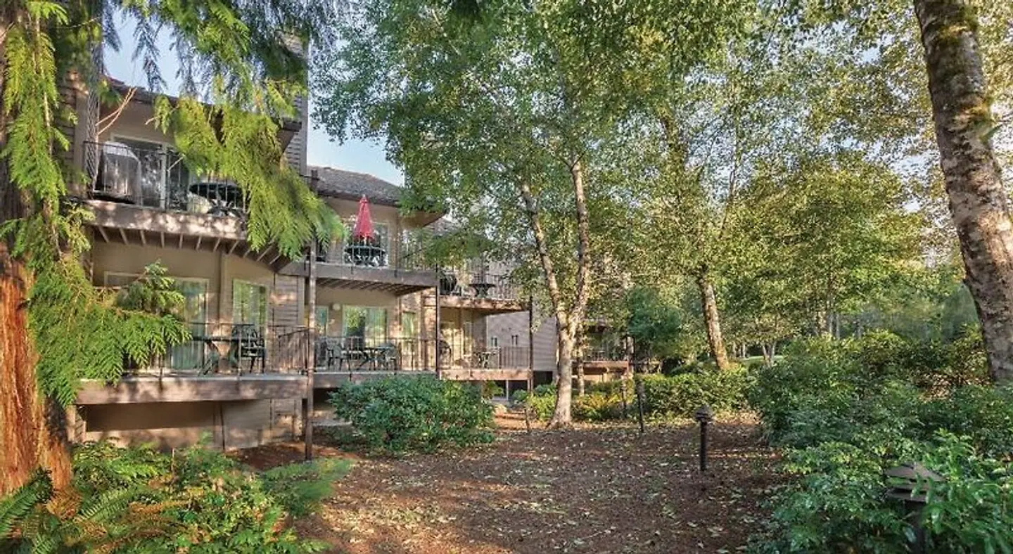 Whispering Woods Garten