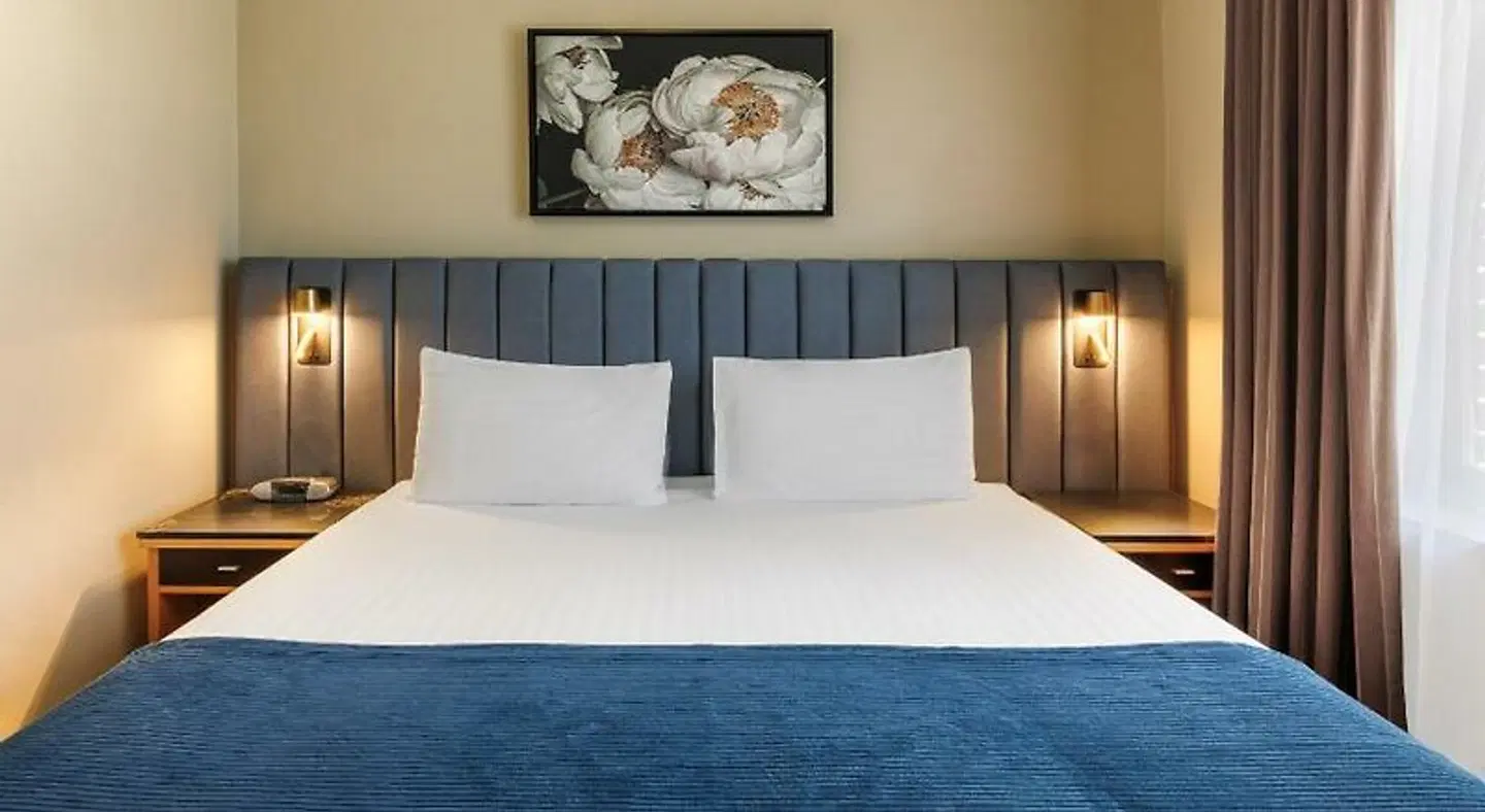 Best Western Plus Travel Inn Carlton ROOM_EXAMPLE