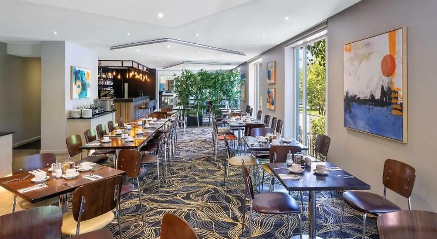 Best Western Plus Travel Inn Carlton Restaurant