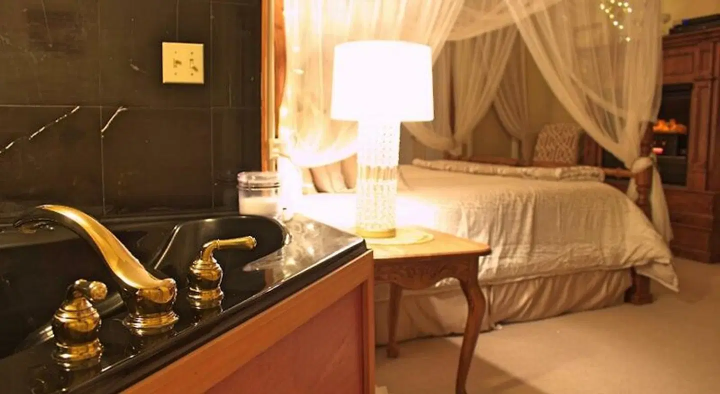 Black Bear Manor ROOM_EXAMPLE