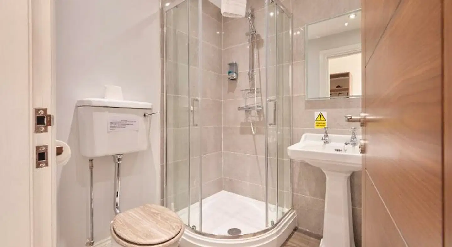 Kings Park Hotel Badezimmer