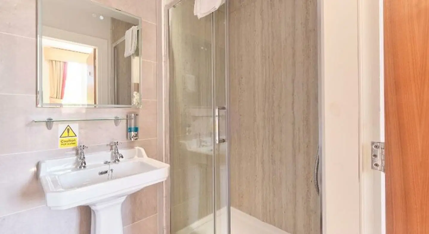 Kings Park Hotel Badezimmer