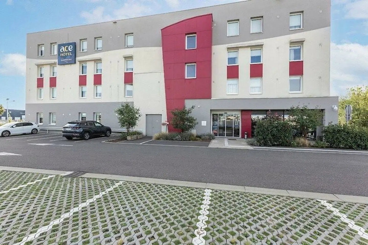 ACE Hôtel Chartres EXTERIOR