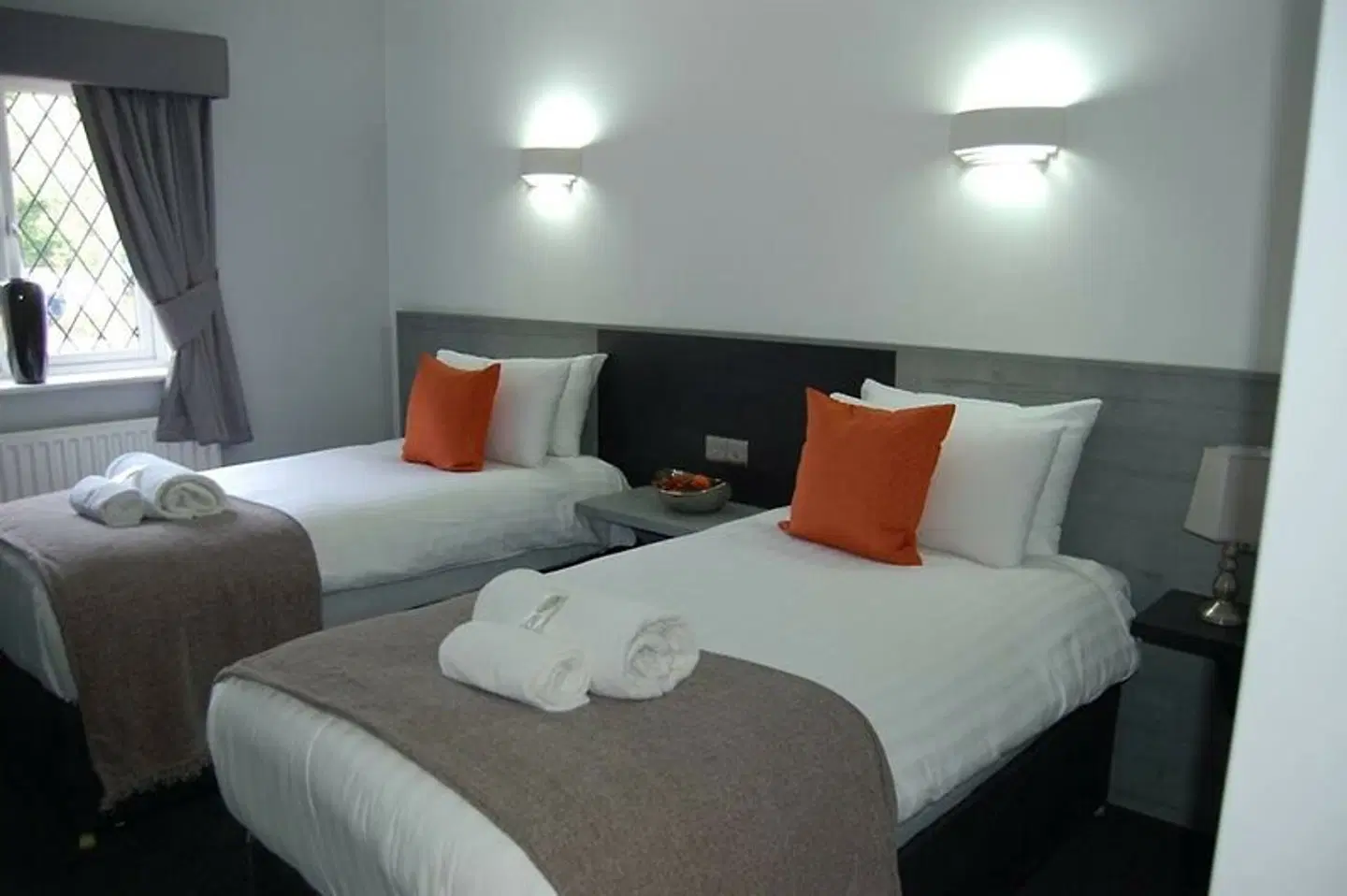 Bowes Incline ROOM_EXAMPLE