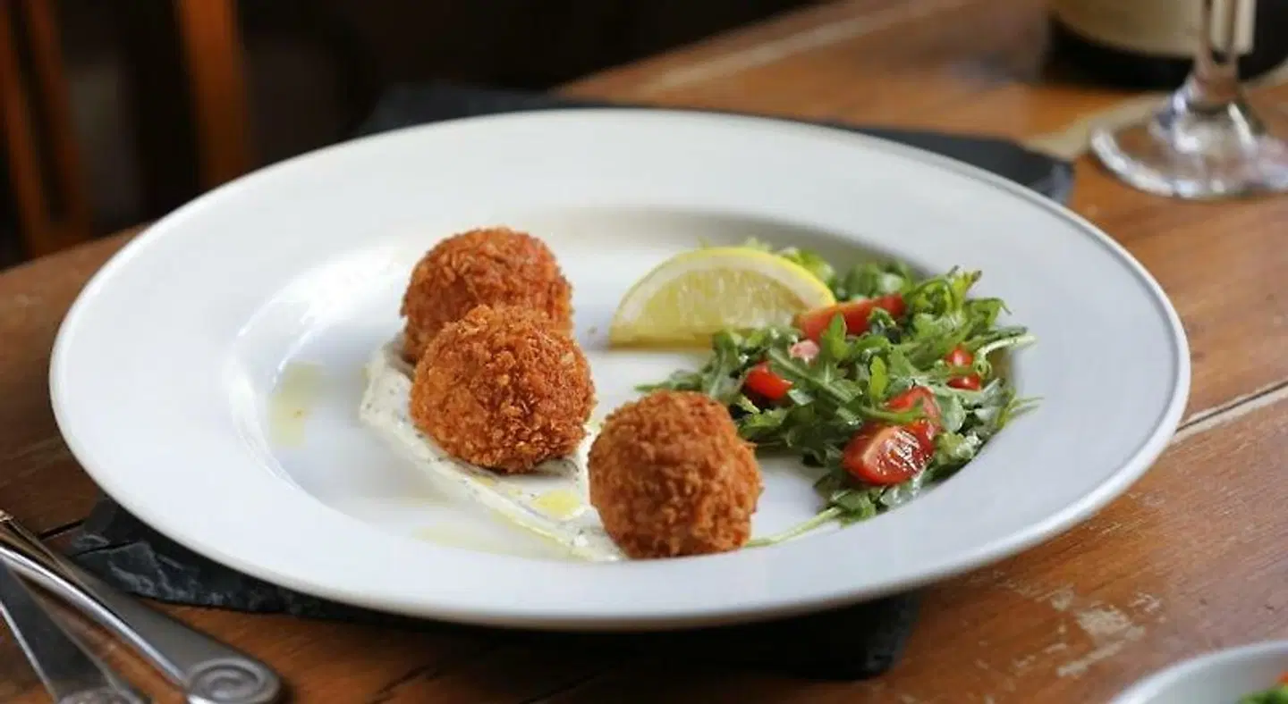 Eight Bells Inn Restaurant
