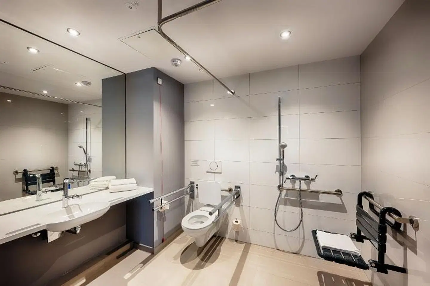 Premier Inn Darmstadt City Centre Badezimmer
