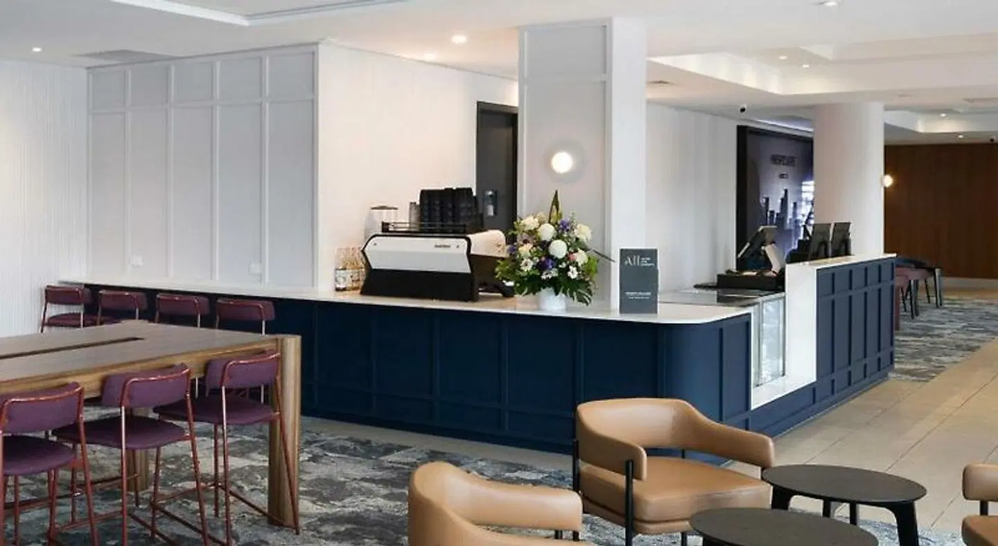 Mercure Brisbane Garden City Bar