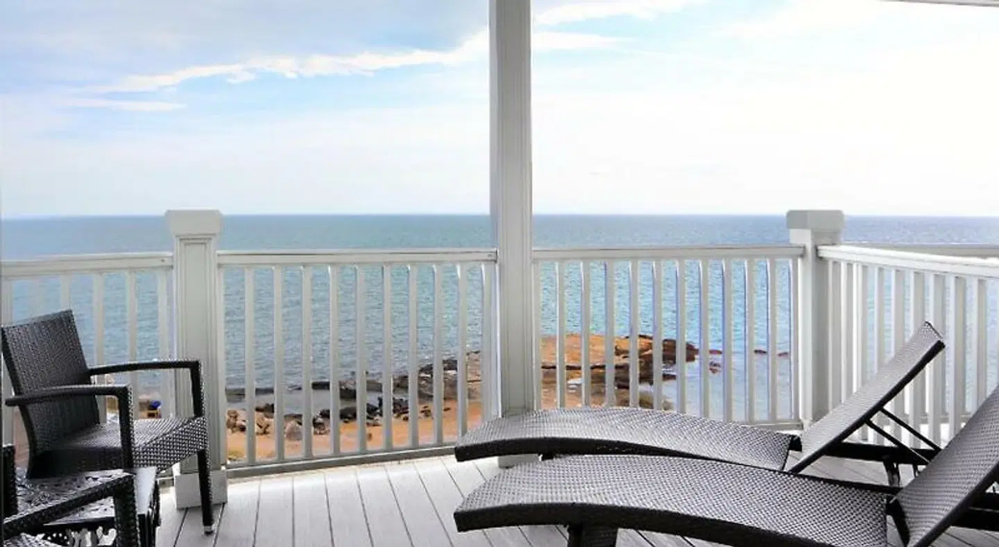 Madison Beach Hotel, Curio Collection by Hilton Terrasse