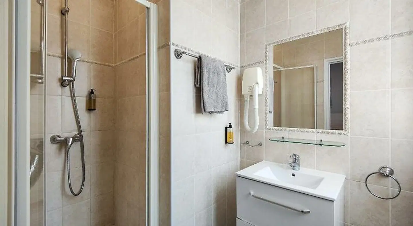 Helvétique Badezimmer
