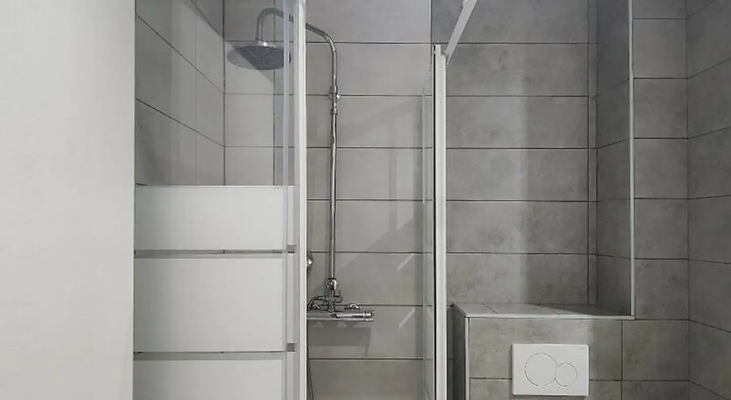 Helvétique Badezimmer