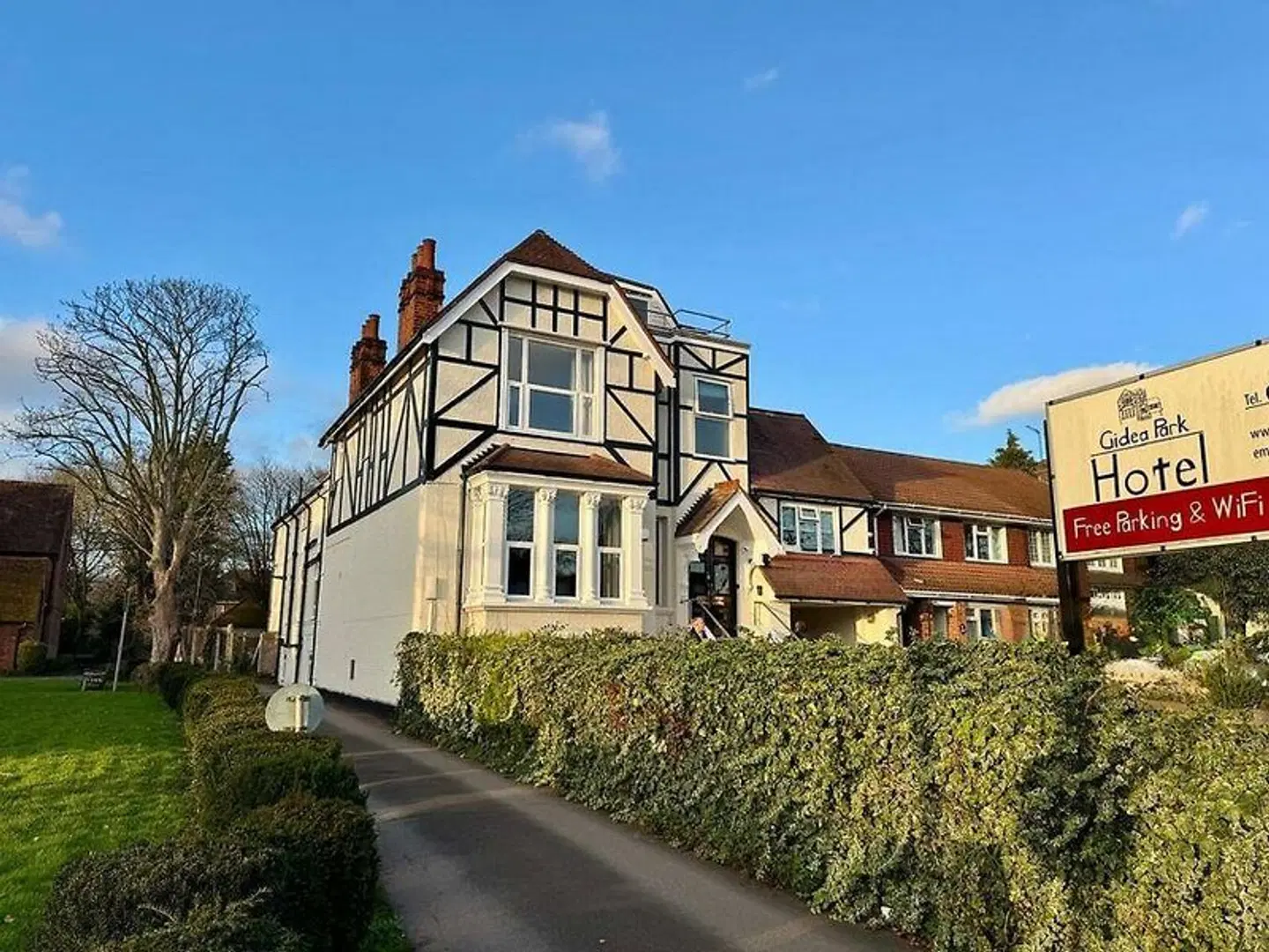 Gidea Park Hotel EXTERIOR