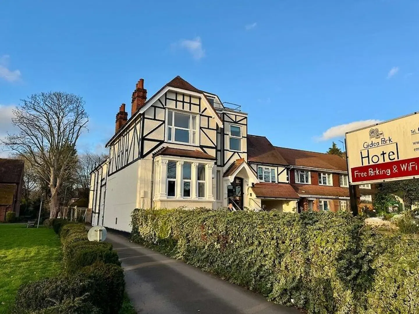 Gidea Park Hotel EXTERIOR