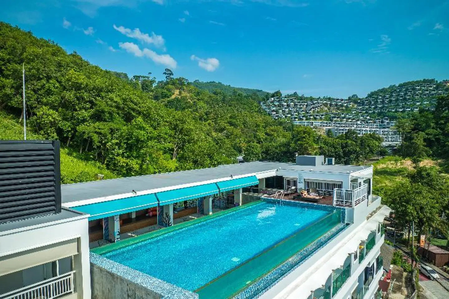 Triple L Hotel Phuket OUTDOOR_POOL