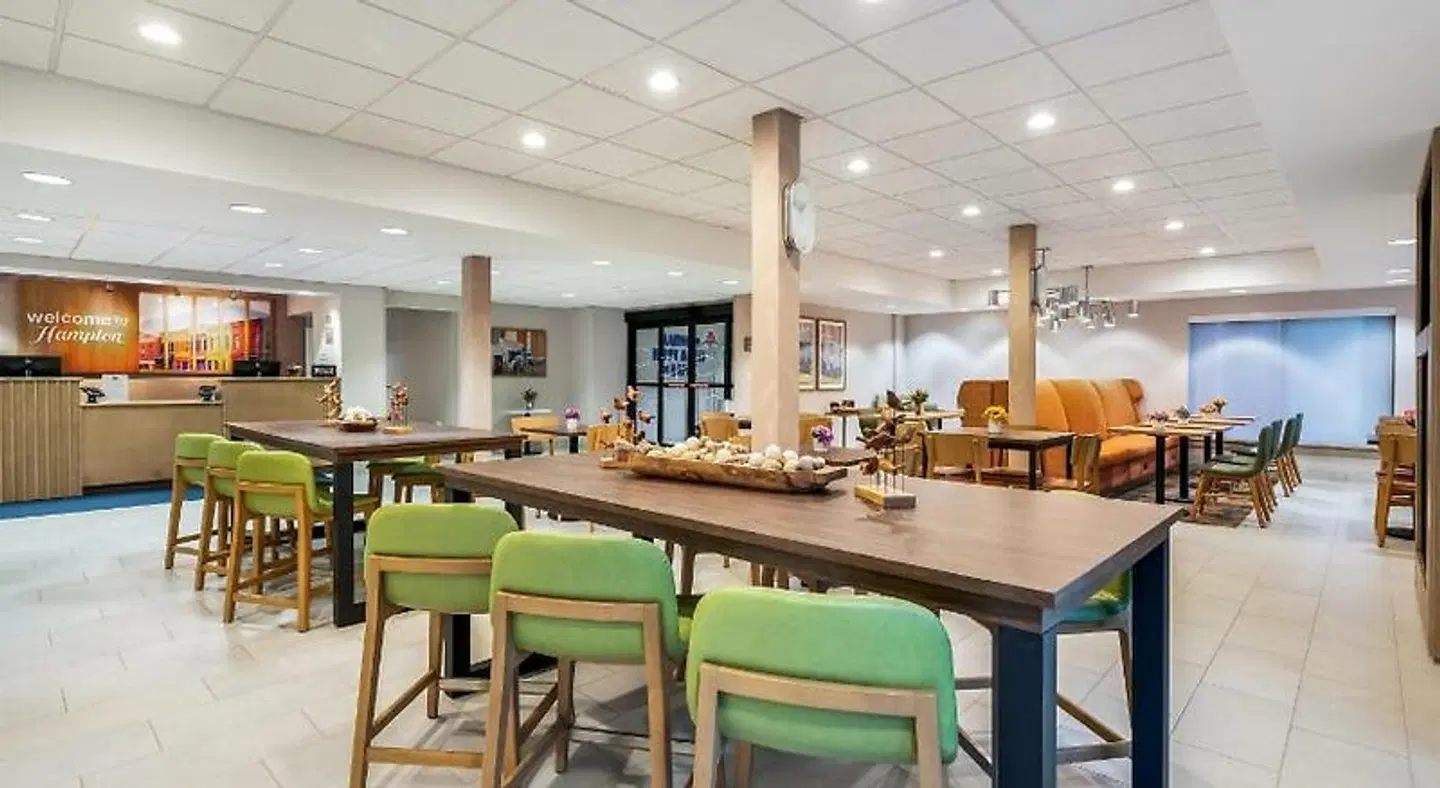 Hampton Inn White River Junction Bar