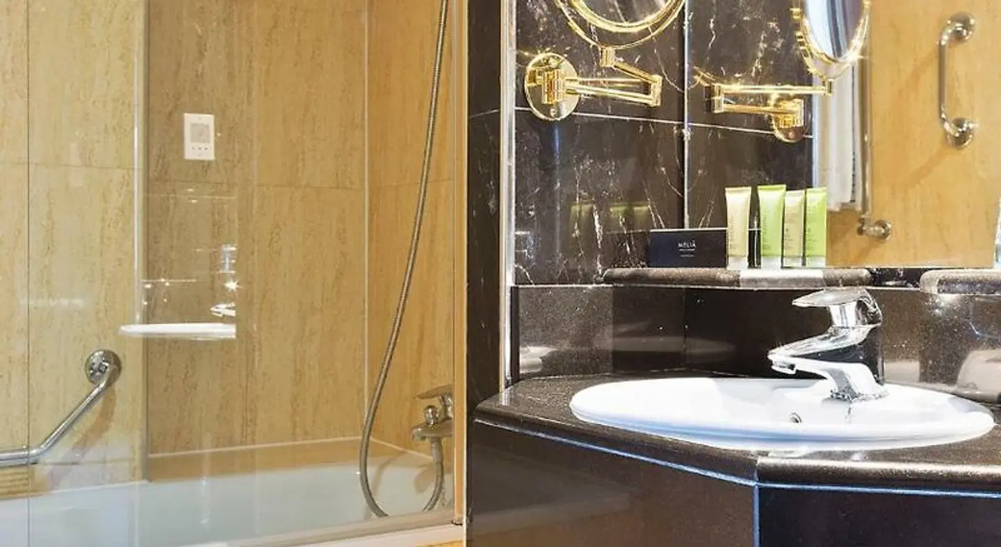 Meliá White House Apartments Badezimmer