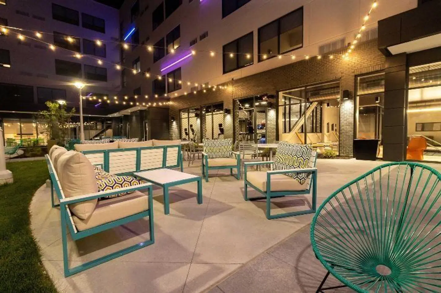 Aloft by Marriott St. Louis Cortex Bar