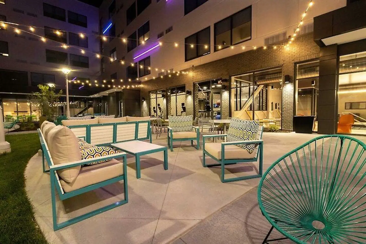 Aloft by Marriott St. Louis Cortex Bar