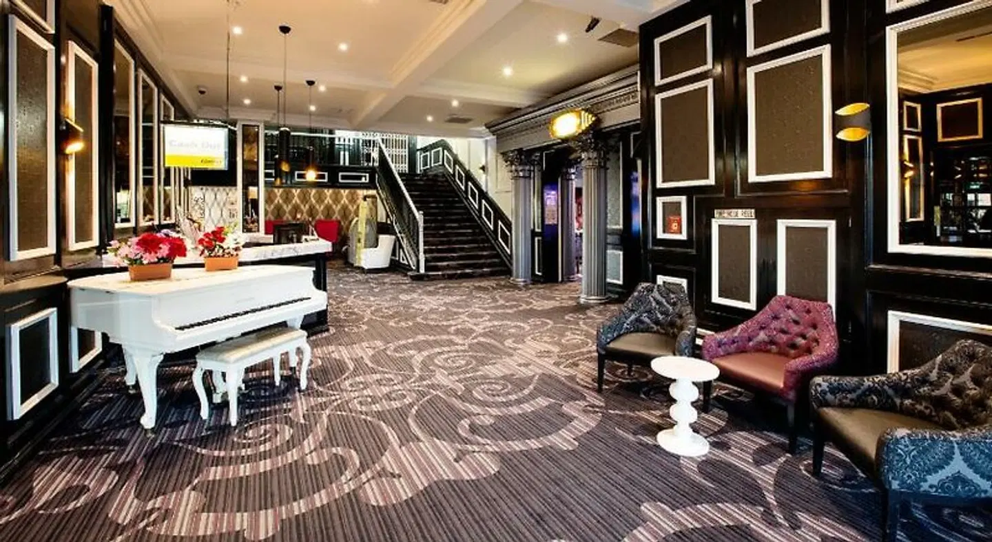 Nightcap at Skyways Hotel LOUNGE_LOBBY