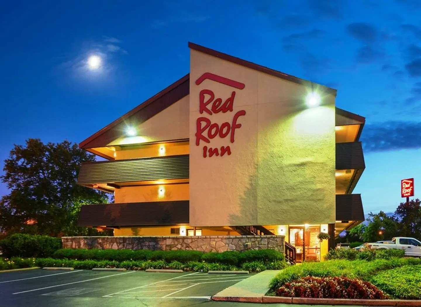 Red Roof Inn Louisville Fair and Expo EXTERIOR