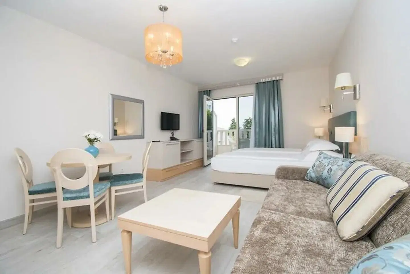 Aparthotel Flora ROOM_EXAMPLE
