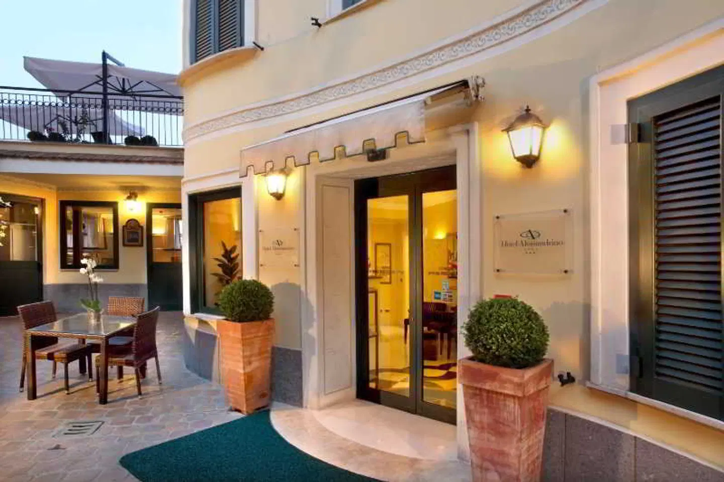 Alessandrino EXTERIOR