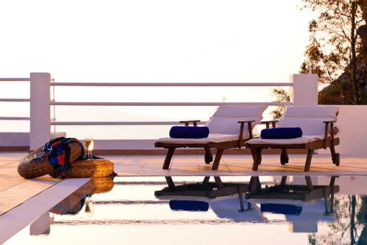 Adamant Suites OUTDOOR_POOL